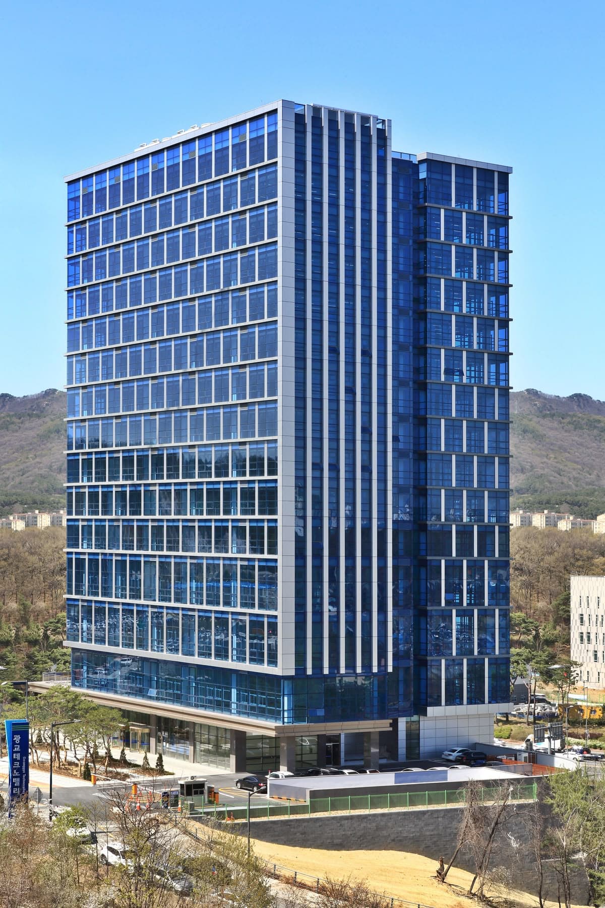 Building Smart, Building strong